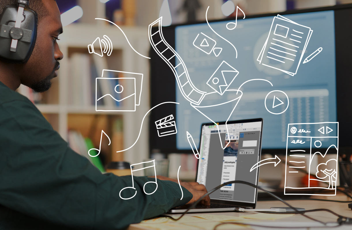 Illustrationer på produktioner i Lectora. Man framför dator och större skärm.