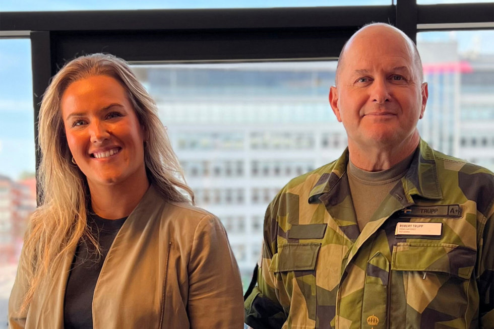 Emelie Ottosson och Robert Trupp pratar på Learning Conference  om "Tillsammans är vi Totalförsvaret" – vinnare av årets Kompetensinsats 2023