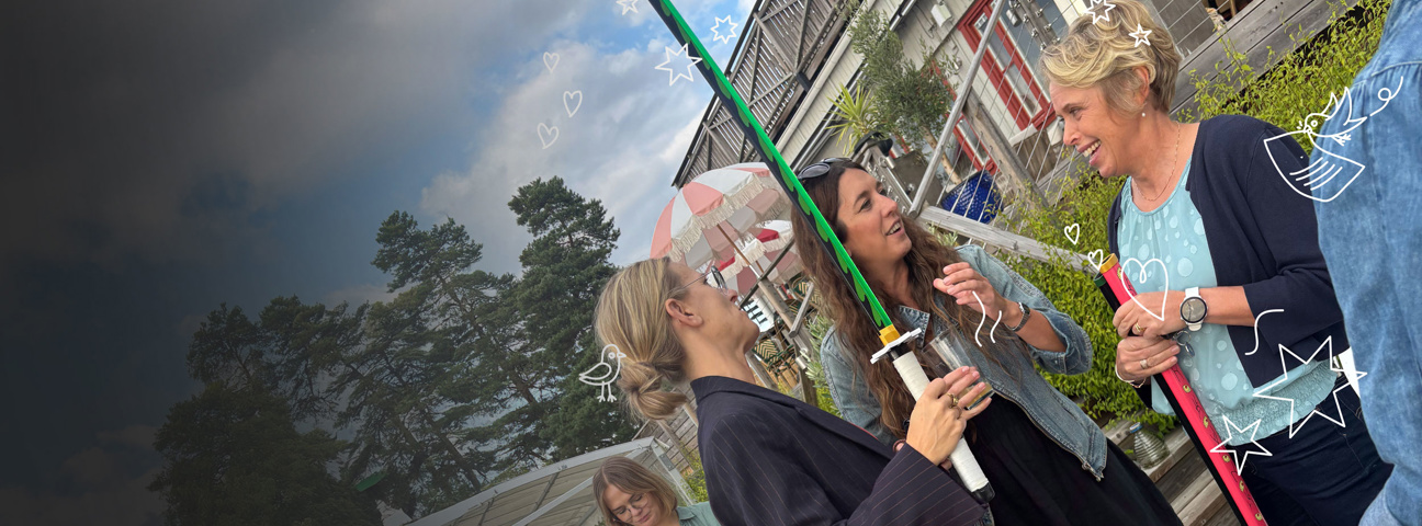 Camilla, Karin och Martina på Lexicon Interactive med samurajsvärd