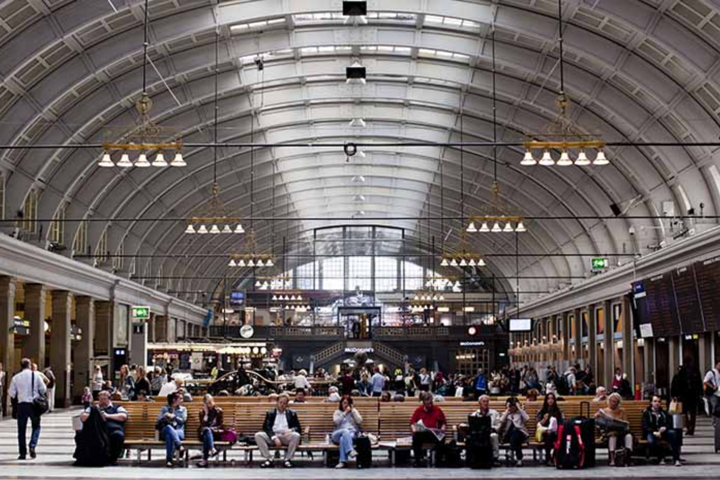 Vänthall centralstation