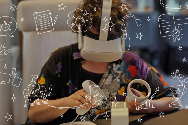 tjej med VR-glasögon på