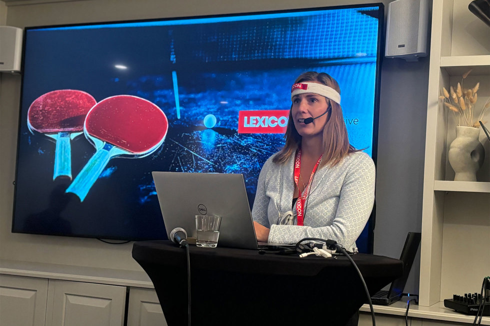 Jenny Björk på Lexicon Interactive pitchade pingis